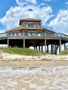 Stunning Beachfront 3 Bedroom Home, CoralMoonBeach